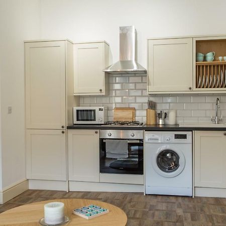 Stylish Apartment Close To Gloucester Quays & Docks エクステリア 写真