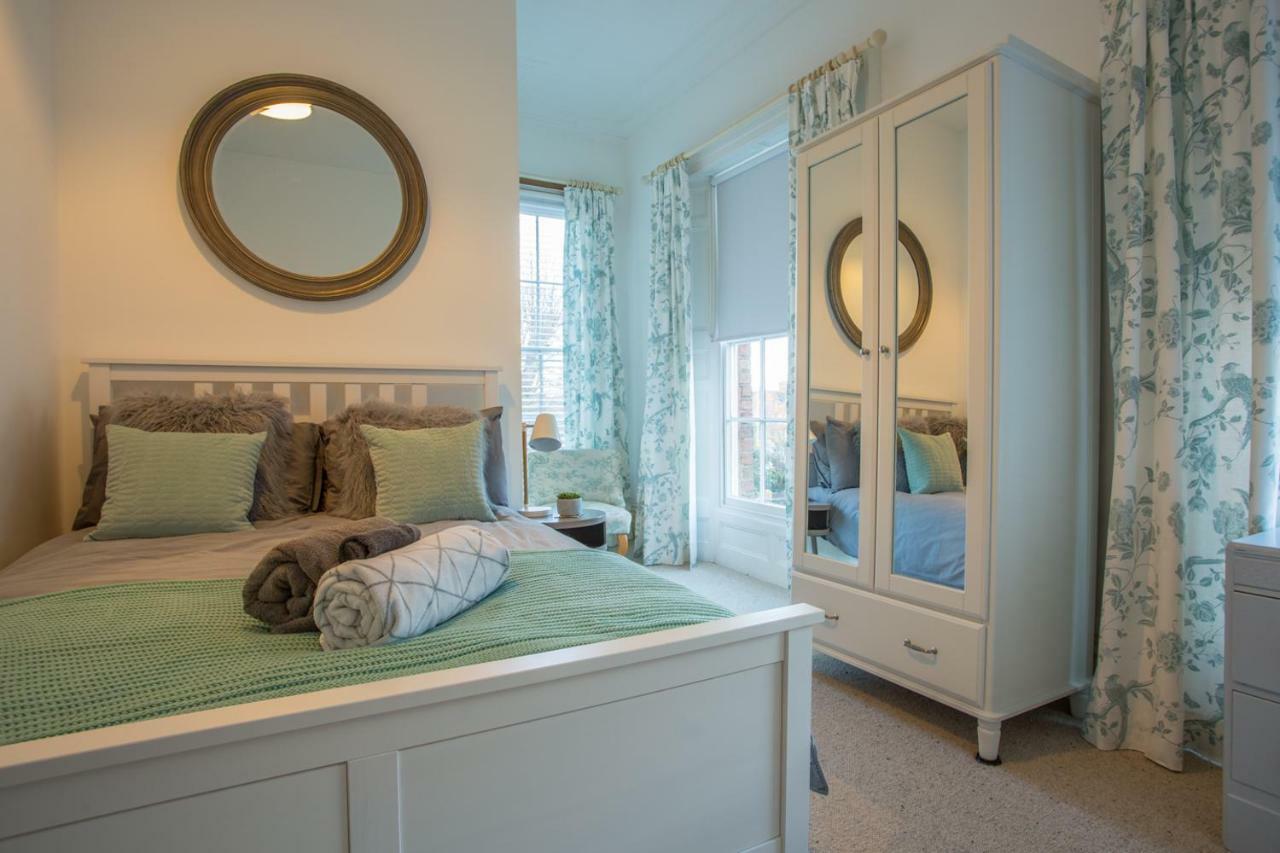 Stylish Apartment Close To Gloucester Quays & Docks エクステリア 写真