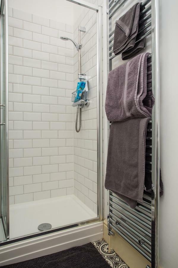 Stylish Apartment Close To Gloucester Quays & Docks エクステリア 写真