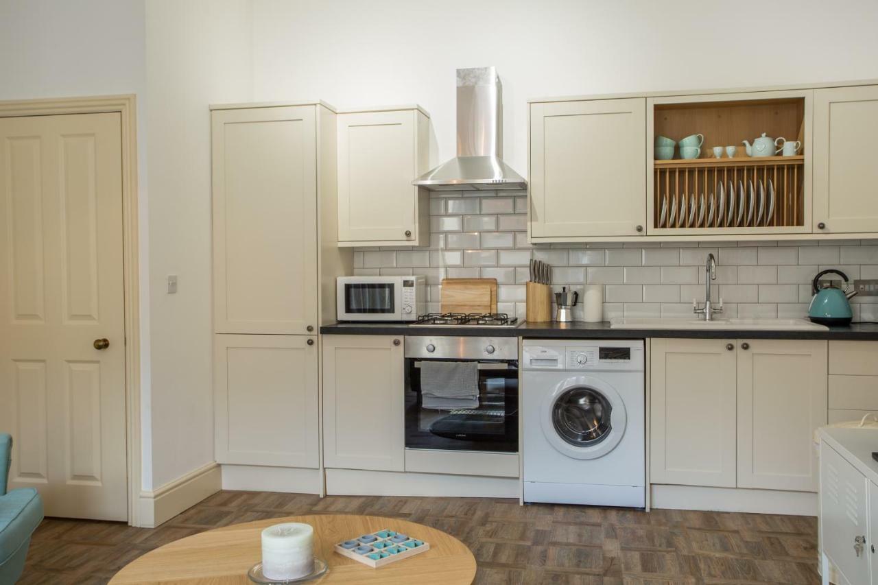 Stylish Apartment Close To Gloucester Quays & Docks エクステリア 写真